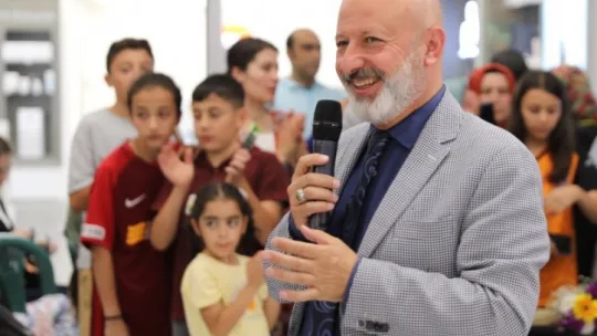 Başkan Çolakbayrakdar, 'Her alanda gençlerimizin ve evlatlarımızın yanındayız'