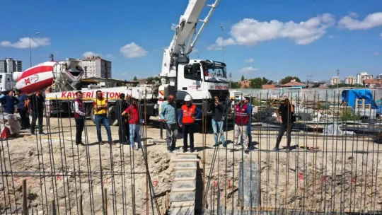 Başkan Çolakbayrakdar 'Kentsel dönüşümle ayrıcalıklı yaşam sunuyoruz'
