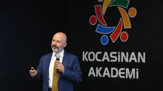 Başkan Çolakbayrakdar: 'Modern tesislerle sosyal hayatı renklendiriyoruz'