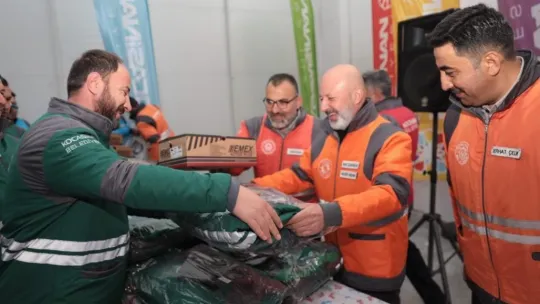 Başkan Çolakbayrakdar: 'Türkiye'ye örnek olan belediyeyiz'