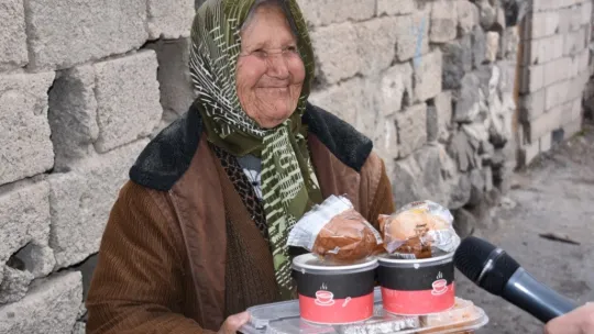 187 haneye Kocasinan'dan hergün 4 çeşit sıcak yemek