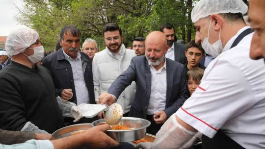 Başkan Çolakbayrakdar: 'Yapılan her hizmet çocuklar için'