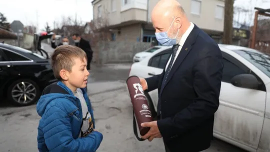 Başkan Çolakbayrakdar: 'Ziyaretlerimizle de gönül bağı kuruyoruz'