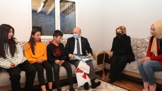 Başkan Çolakbayrakdar: 'Ziyaretlerimizle de gönül bağı kuruyoruz'