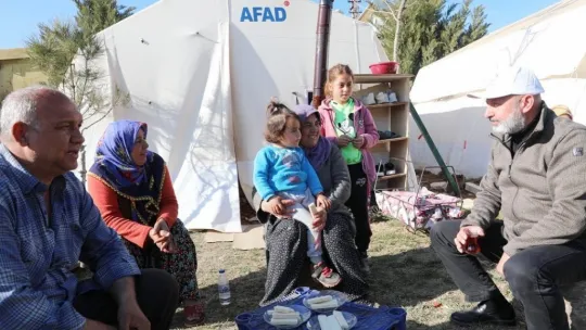 Başkan Çolakbayrakdar, bu seferde meclis üyeleriyle deprem bölgesinde
