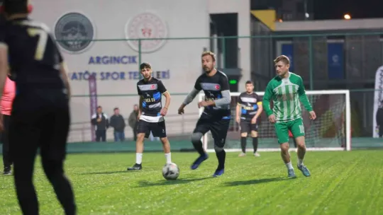 Başkan Çolakbayrakdar'dan futbol severlere müjde