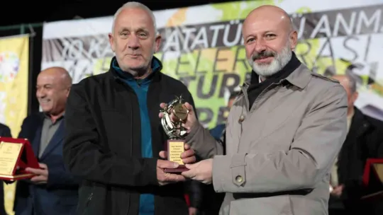Başkan Çolakbayrakdar'dan futbol severlere müjde