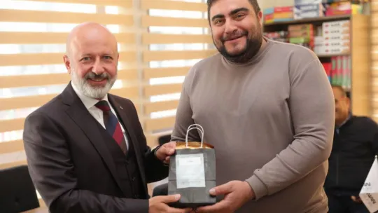 Başkan Çolakbayrakdar'dan Kocasinan'daki tüm öğretmenlere özel hediye