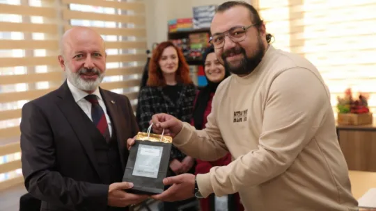 Başkan Çolakbayrakdar'dan Kocasinan'daki tüm öğretmenlere özel hediye