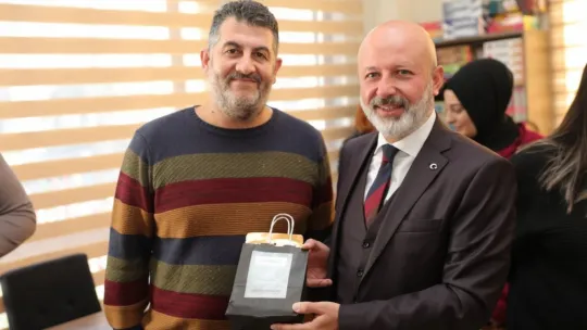 Başkan Çolakbayrakdar'dan Kocasinan'daki tüm öğretmenlere özel hediye