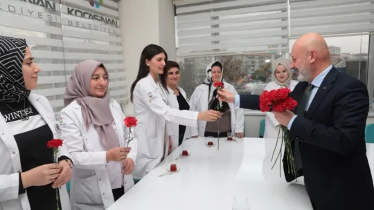 Başkan Çolakbayrakdar'dan Öğretmenlere Anlamlı ziyaret