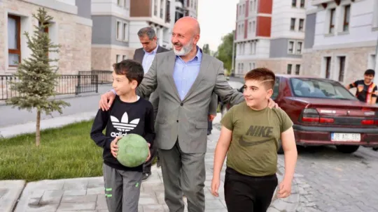 Başkan Çolakbayrakdar'dan Oruçreis'e aile sağlık merkezi, park ve halı saha
