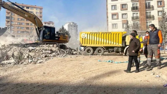 Başkan Çolakbayrakdar, deprem bölgesindeki çalışmaları kontrol etti
