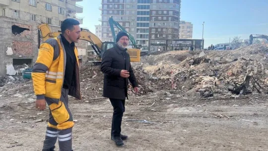 Başkan Çolakbayrakdar, deprem bölgesindeki çalışmaları kontrol etti