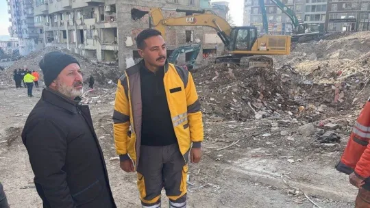 Başkan Çolakbayrakdar, deprem bölgesindeki çalışmaları kontrol etti