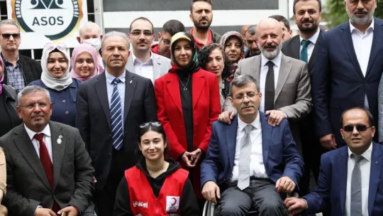 Başkan Çolakbayrakdar, engelliler haftasında gönüllere dokundu