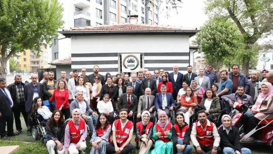 Başkan Çolakbayrakdar, engelliler haftasında gönüllere dokundu