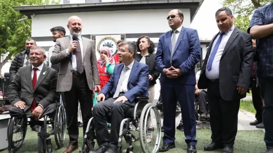 Başkan Çolakbayrakdar, engelliler haftasında gönüllere dokundu