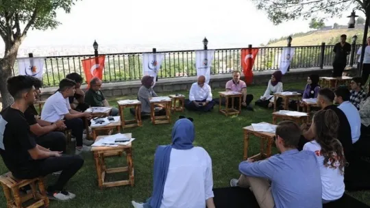 Başkan Çolakbayrakdar gençlerle bir araya geldi