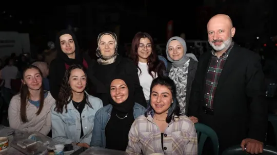 Başkan Çolakbayrakdar iftarda gençlerle buluşuyor