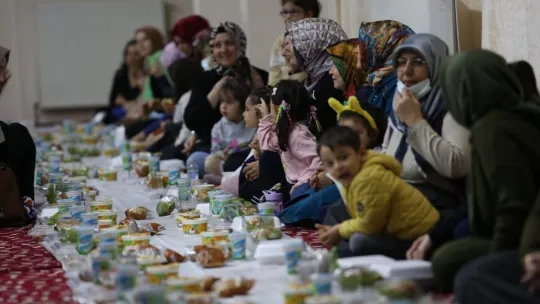 Başkan Çolakbayrakdar iftarda gençlerle buluşuyor