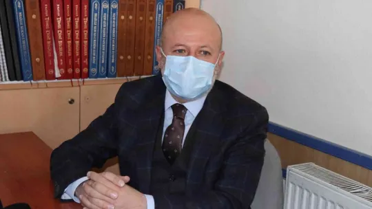 Başkan Çolakbayrakdar maske takıp beyaz bastonla yürüdü