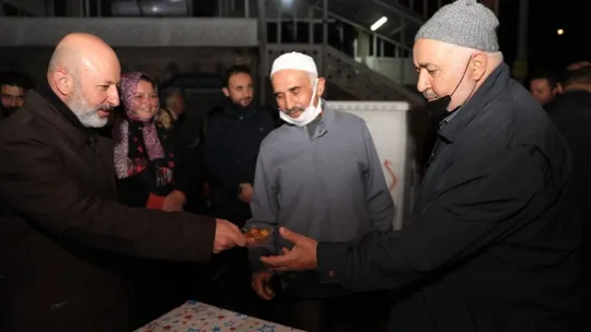 Başkan Çolakbayrakdar öğrenci evinde yağlama yaptı