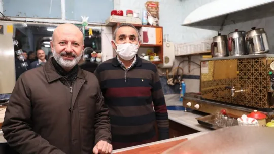 Başkan Çolakbayrakdar öğrenci evinde yağlama yaptı