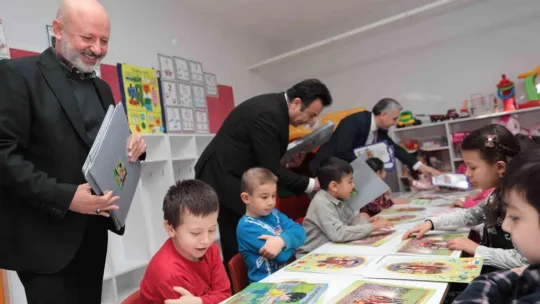 Başkan Çolakbayrakdar, öğrencilerin karne heyecanına ortak oldu