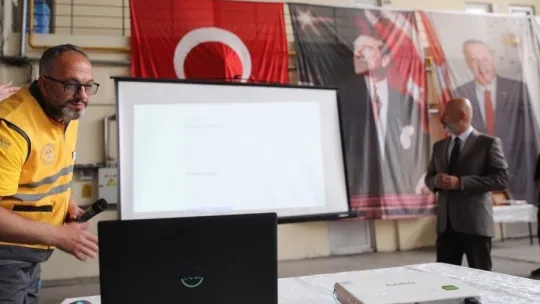 Başkan Çolakbayrakdar, personeliyle ve vatandaşlarla bayramlaştı