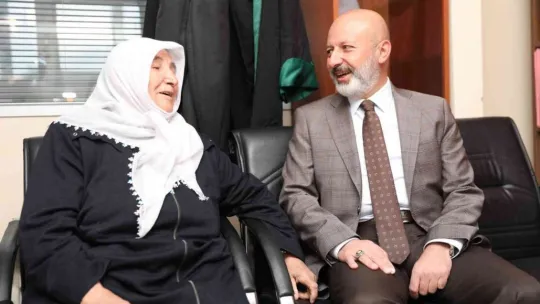Başkan Çolakbayrakdar, personeliyle ve vatandaşlarla bayramlaştı