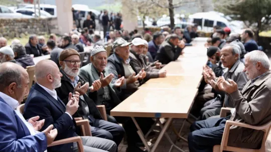 Başkan Çolakbayrakdar, şükür sofrasında vatandaşlarla birlikte