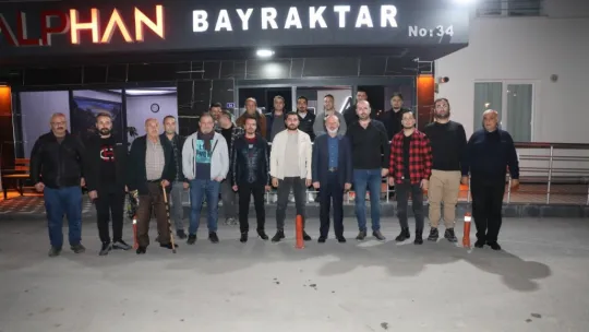 Başkan Çolakbayrakdar ve vatandaş arasında tebessüm dolu diyalog