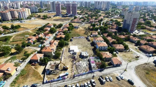 Başkan Çolakbayrakdar ve vatandaş arasında tebessüm dolu diyalog