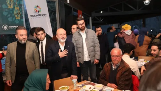 Başkan Çolakbayrakdar, yetimlerin gönlünü fethetti