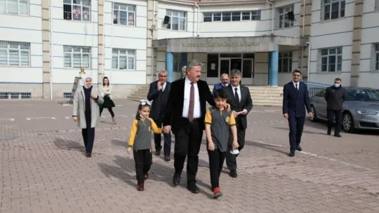 Başkan Dr. Mustafa Palancıoğlu: 'İlçemize 14 okul, 8 kütüphane yaptık'