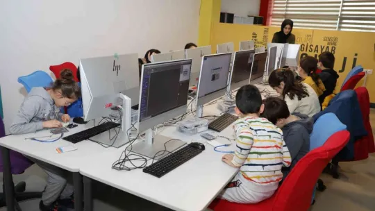 Başkan Dr. Palancıoğlu: 'Çocuklar, robotik kodlama eğitimi ile beceri kazanıyor'