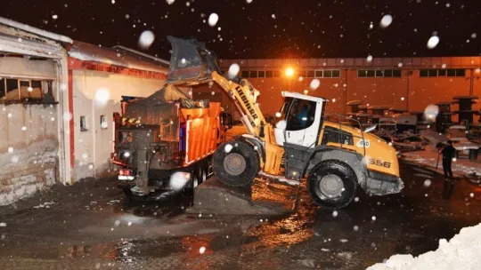 Başkan İmamoğlu, kar temizleme çalışmalarını inceledi