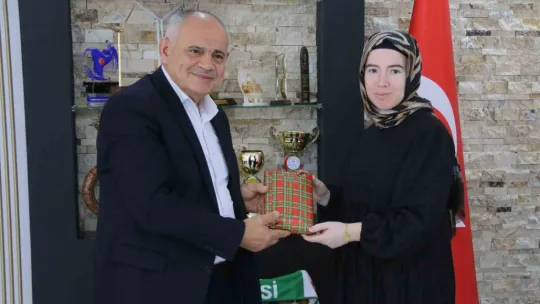 Başkan Öztürk, kadın personelin gününü kutladı
