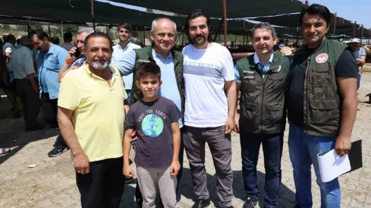 Başkan Öztürk, Kurban Pazarı'nı Ziyaret Etti