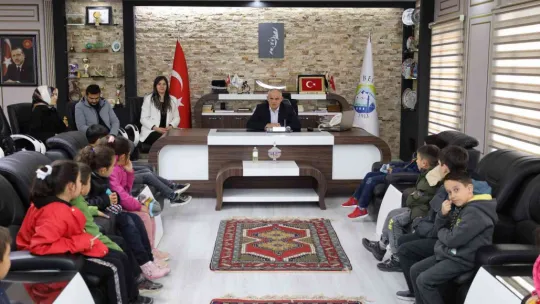 Başkan Öztürk Öğrencilere Belediyeciliği Anlattı