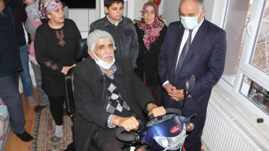 Başkan Öztürk'ten engelli vatandaş kandil sürprizi