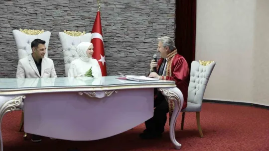 Başkan Palancıoğlu, genç çifte sürpriz yaparak nikâhlarını kıydı