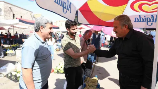 Başkan Palancıoğlu köy pazarını gezdi