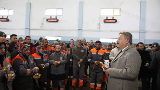 Başkan Palancıoğlu mesaiye, saha çalışanlarını ziyaret ederek başladı