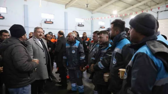 Başkan Palancıoğlu mesaiye, saha çalışanlarını ziyaret ederek başladı