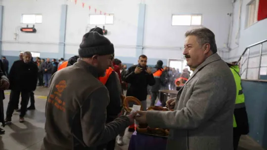 Başkan Palancıoğlu mesaiye, saha çalışanlarını ziyaret ederek başladı
