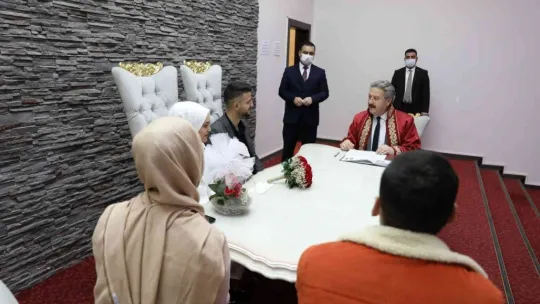 Başkan Palancıoğlu'ndan çiftlere çifte sürpriz