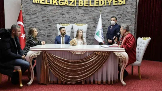 Başkan Palancıoğlu'ndan çiftlere çifte sürpriz