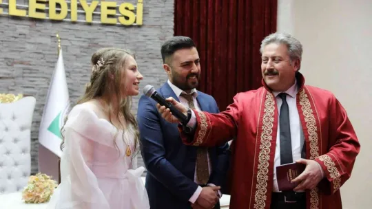 Başkan Palancıoğlu'ndan çiftlere çifte sürpriz